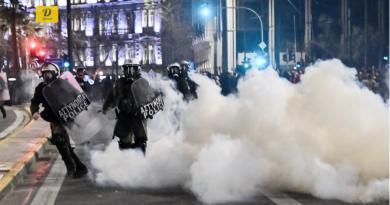 احتجاجات ومسيرات غضب في اليونان بعد أيام من كارثة تصادم قطارين