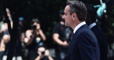 الإعلان عن تشكيل حكومة الديمقراطية الجديدة برئاسة كيرياكوس ميتسوتاكيس