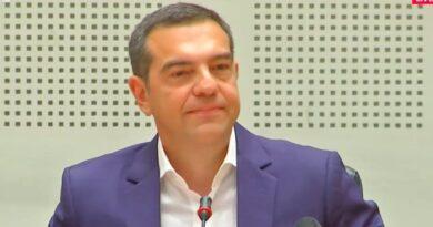 الكسيس تسيبراس يستقيل من منصب زعيم سيريزا.