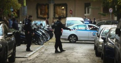 العثور على ترسانة أسلحة كبيرة في كولوناكي بوسط أثينا