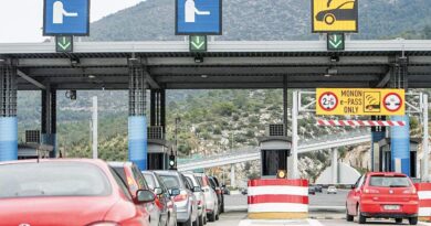 وزير أزمة المناخ اليوناني يحذّر من إغلاق الطرق السريعة في ظل الأحوال الجوية القاسية