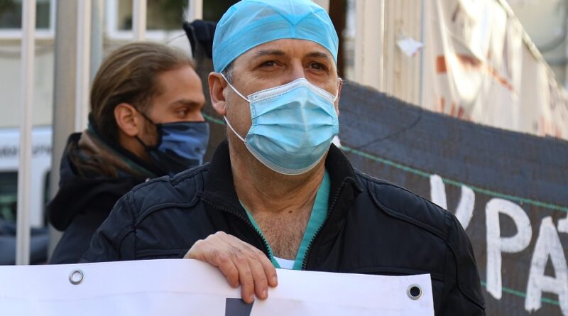 إضراب أطباء المستشفيات اليونانية صرخة من أجل تحسين الظروف العملية وتعزيز الرعاية الصحية العامة