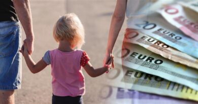 اليونان.. زيادة كبيرة في إعانة الطفل في عيد الميلاد - من يستحقها؟
