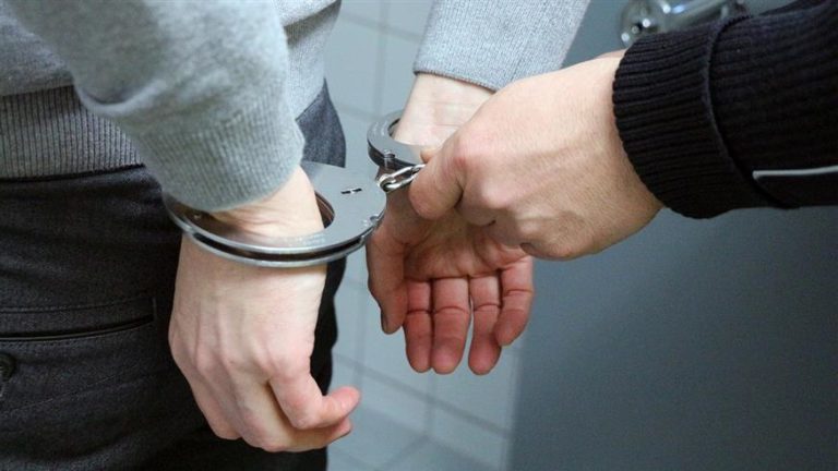 أثينا.. اعتقال رجل يبلغ 57 عامًا بتهمة التصرفات الفاضحة تجاه القاصرين الذين تتراوح أعمارهم بين 12 عامًا و 14 عامًا