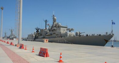 البحرية اليونانية تفتح أبواب سفنها الحربية للجمهور- فرصة فريدة لاستكشاف تاريخ المحيطات والبحارة