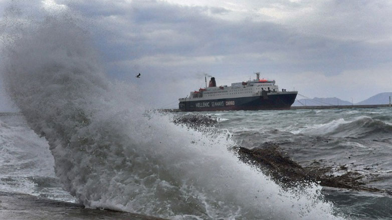 التحذيرات البحرية: تعطيل رحلات السفن في اليونان بسبب الرياح القوية تعرف على التفاصيل