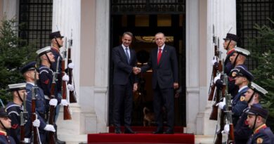 لقاء تاريخي بين ميتسوتاكيس وأردوغان في أثينا - بداية محادثات تحدد مستقبل العلاقات بين اليونان وتركيا