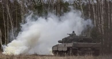 بولندا تحذر من أن أوروبا دخلت "حقبة ما قبل الحرب" وزيلينسكي يخشى تقهقر قواته