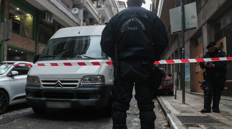 عملية أمنية مكثفة في أثينا تنتهي بإلقاء القبض على 50 شخصا