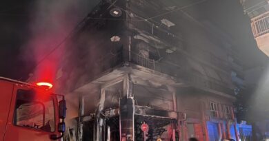 اثينا اندلاع حريق في شقة سكنية في كاتو باتيسيا