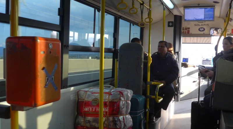 حادثة تحرش على متن حافلة OASA واعتقال رجل باكستاني بعد مقاومته