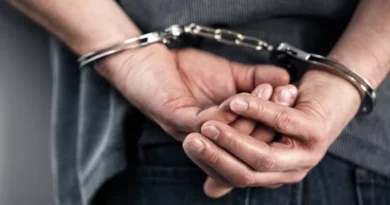 الشرطة تلقي القبض على ثلاثة أشخاص بتهمة تهريب المهاجرين في إيفروس