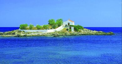 جزيرة أغيوس فوكاس اليونانية : الجزيرة المخيفة التي لا أحد يهتم بزيارتها (فيديو)