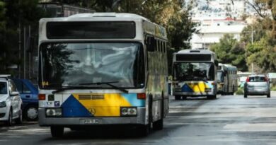 امرأة تتعرض للضرب والسرقة داخل حافلة في خالاندريو