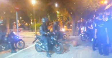 40 اعتقالا في اشتباكات بين الفوضويين والشرطة في اخرنون وساحة فيكتوريا وسط أثينا