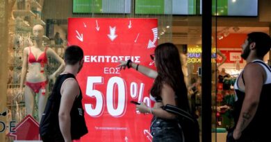 اليونان تطلق موسم مبيعات الصيف بخصومات تصل إلى 70%