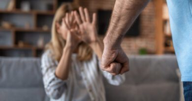 تسالونيكي: قضية عنف منزلي تثير الجدل