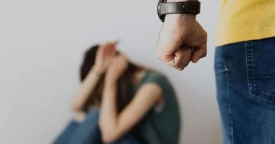 فتاة تبلغ 19 عاما تتعرض للضرب الوحشي على يد شريكها في خالكيدا