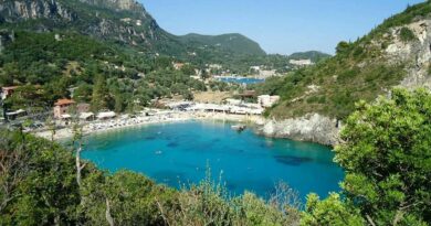 تعرف جزيرة كورفو: جنة البحر الأبيض المتوسط وروائعها الطبيعية والتاريخية