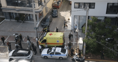 إعدام رجل أعمال في ضاحية بسيخيكو شمال أثينا على طريقة المافيا والشرطة تركز على أنشطته في ميكونوس