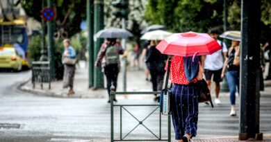 صورة صاعقة مذهلة تضيء سماء سالونيك وسط عواصف شديدة