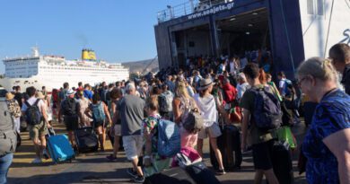 اليونان اكتظاظ كبير في موانئ أتيكا مع انطلاق الرحلات الصيفية