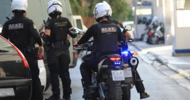 أجيوس بانتيليموناس القبض على أجنبي بتهمة استغلال الأطفال جنسيا