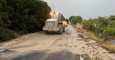 عاصفة قوية تضرب كوزاني ولاريسا وتريكالا تتسبب في تدمير المحاصيل وانقطاع الكهرباء والمياه