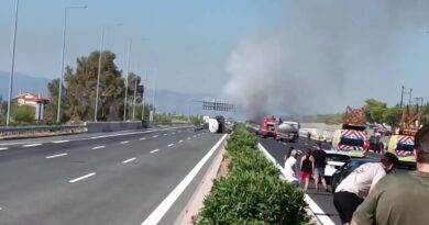 السيطرة على حريق ناجم عن انقلاب ناقلة نفط على طريق أثينا-كورنث وتعطيل مؤقت لحركة المرور