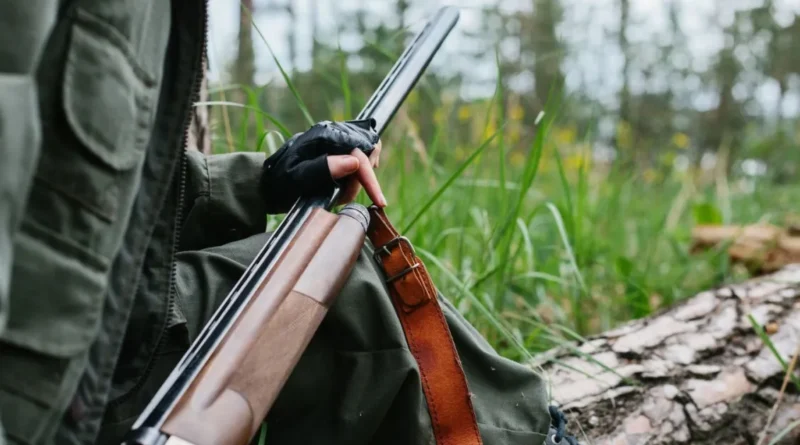 اليونان وزير البيئة يوقع قرارا تنظيميا جديدا لموسم الصيد 2024-2025