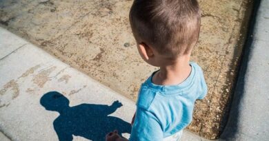 سائح ألماني ينسى ابنه في فندق بكريت بسبب السكر والشرطة تتدخل