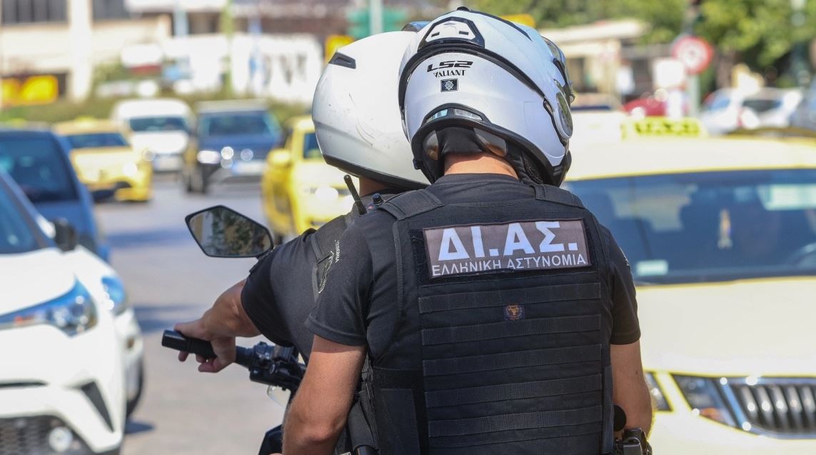 أربعة لصوص يعتدون على موظف في متجر صغير في أجيو بانتيليمون