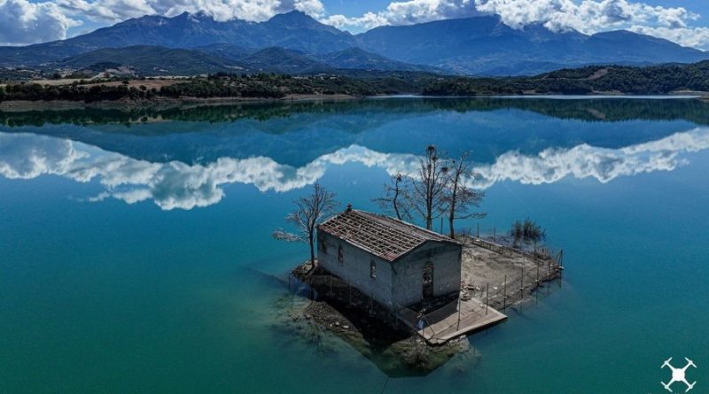 كنيسة ضائعة تعود للظهور في أخائية بعد عقود من الغرق بسبب الجفاف