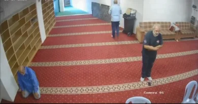 شاهد بالفيديو وفاة أردني أثناء الصلاة داخل مسجد في لحظة مؤثرة