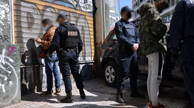 عملية أمنية واسعة النطاق في وسط أثينا Athens أسفرت عن اعتقال 20 شخصا