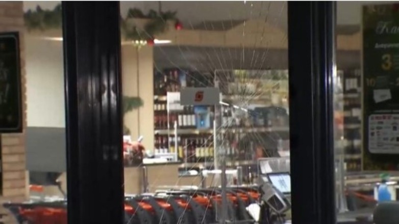 سلسلة هجمات تستهدف محلات السوبر ماركت والبنوك في أثينا خلال دقائق