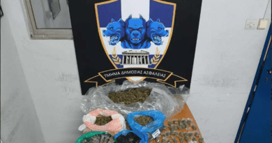 تفكيك عصابة مخدرات تستهدف مدارس أثينا واعتقال 10 أفراد بينهم قاصرون