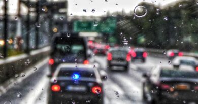 أمطار غزيرة تعطل حركة المرور في أثينا ازدحام خانق وتأخيرات على الطرق الرئيسية