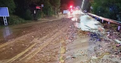 رودوس تحت حصار الأمطار الغزيرة: تحذيرات للسكان والطرق تغرق من جديد