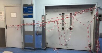 إصابة أربعة أشخاص إثر سقوط مصعد بمستشفى الصليب الأحمر