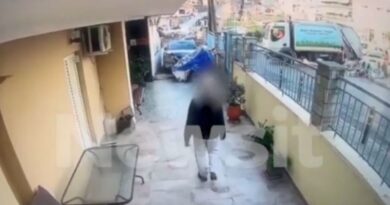 سالونيك امرأة تستأجر لصا لسرقة بيانات شريكها السابق