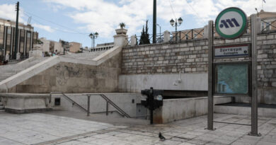 إغلاق محطتي مترو رئيسيتين في أثينا بسبب احتجاجات الطلاب على مأساة تيمبي