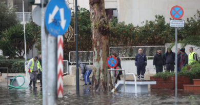 مياه تغمر شوارع باليو فالييرو بعد كسر أنبوب رئيسي
