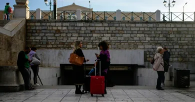 المملكة المتحدة تصدر تحذيرا بشأن السفر إلى اليونان قبل تظاهرة تيمبي