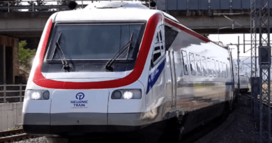 شلل تام في حركة القطارات باليونان يوم الجمعة بسبب إضراب شامل
