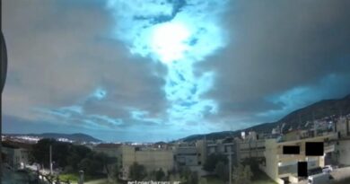 توهج مذهل في سماء اليونان كيف يتم تفسير هذه الظاهرة الفريدة؟ فيديو