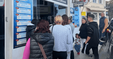 نزوح واسع من جزيرة سانتوريني بعد الهزات الأرضية المتكررة