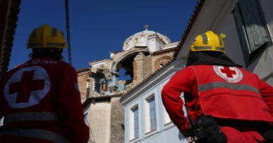 الصليب الأحمر اليوناني يرسل فرق إنقاذ ودعم نفسي إلى سانتوريني