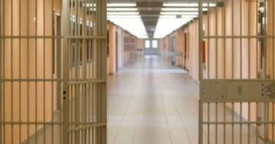 حكم بالسجن 11 عاما على رجل حاول قتل زوجته السابقة بسكب البنزين عليها