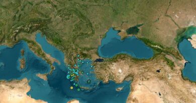 نشاط زلزالي مكثف في جزيرة سانتوريني وأمورجوس هل هناك خطر بركاني؟